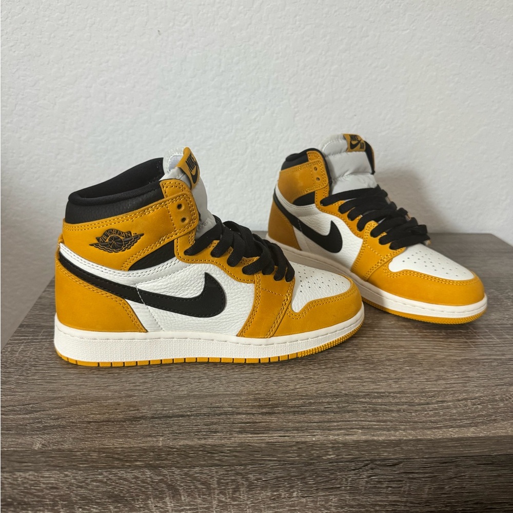 Brand New Air Jordan 1 Mid “Yellow Ochre” Size 4
